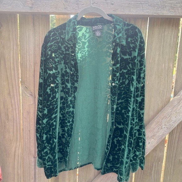 New York & Company Emerald Green Silk Blend Floral Velvet Burnout Button Down - Picture 1 of 5